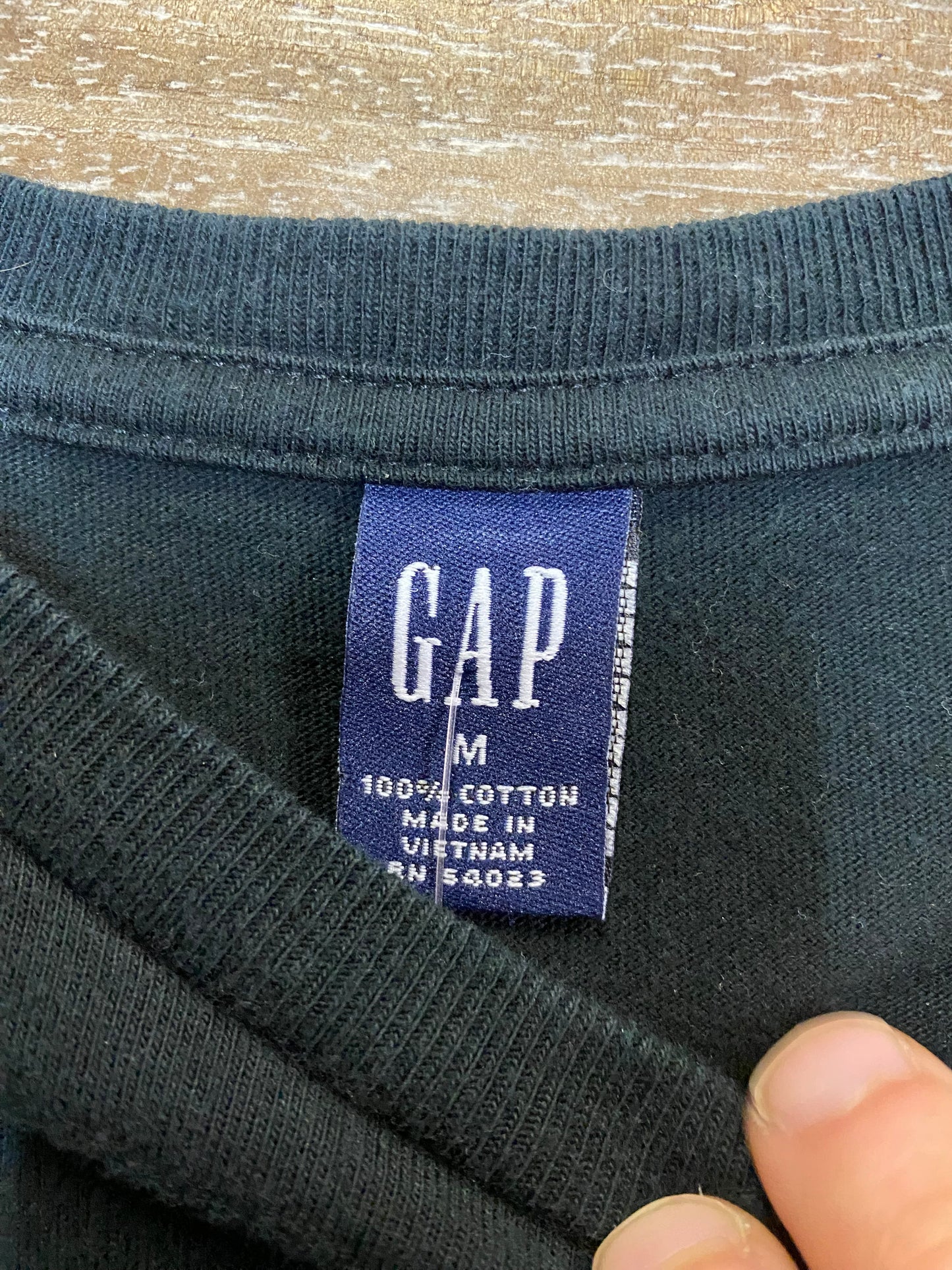 Vintage 90’s Gap Black Pocket Tee- Sz Med