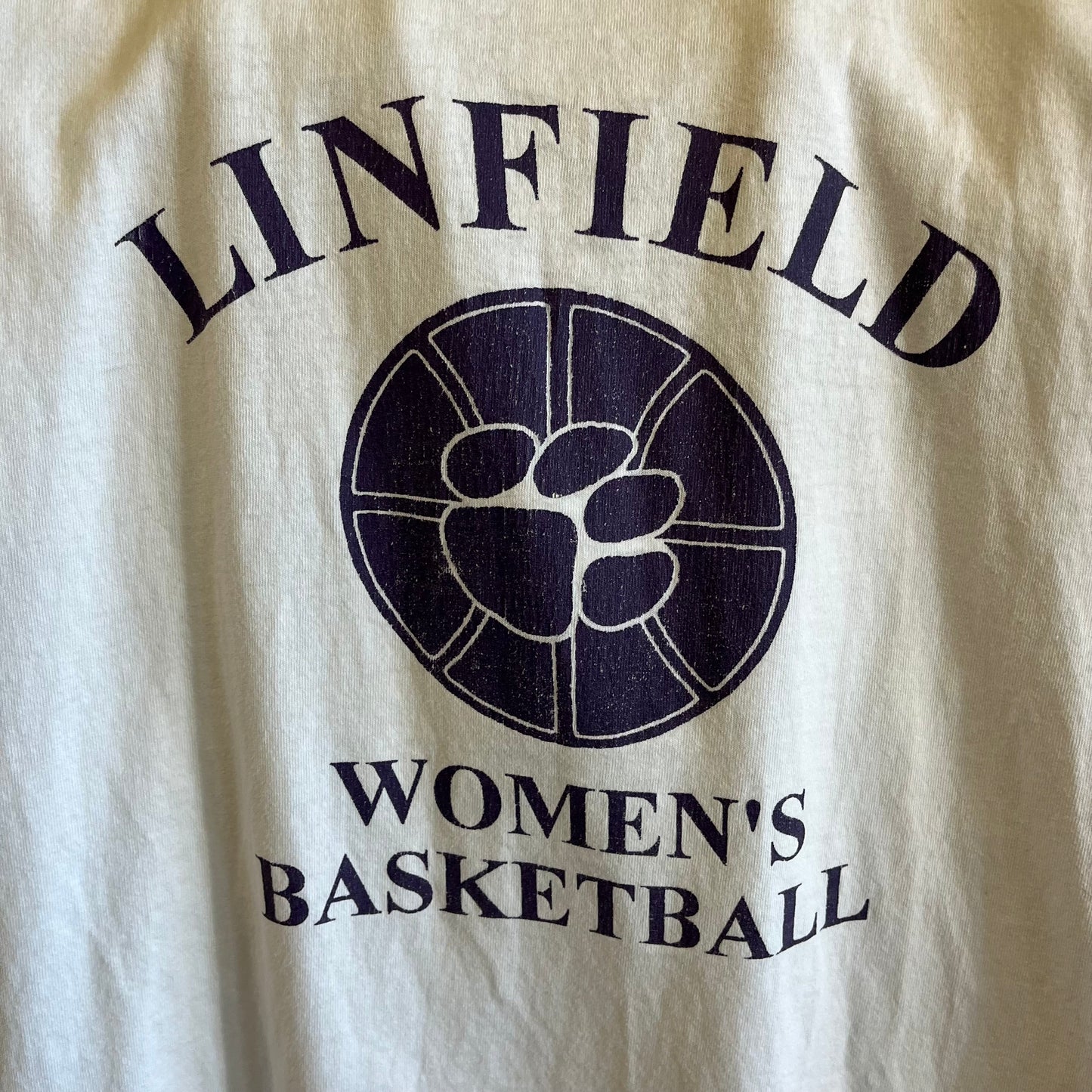 Lightly Distressed Vintage 80s/90s Nike x Linfield College Basketball Tee- Sz XL