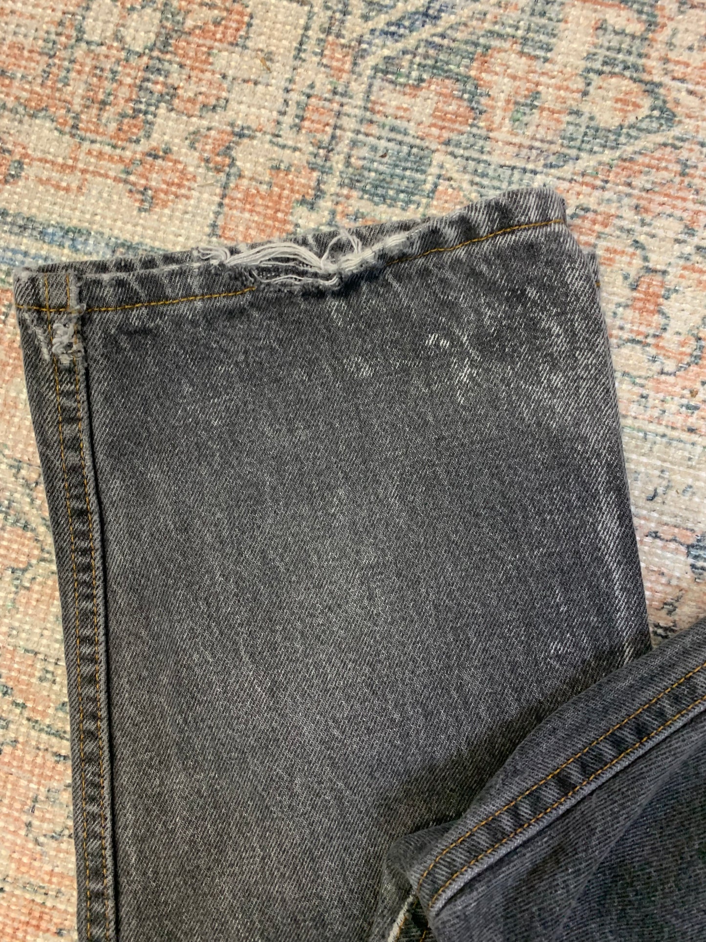 Distressed Vintage Levis 505 Straight Leg Jeans- 34x31